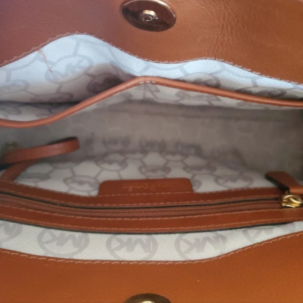 Michael Kors handbag - Picture 5 of 9